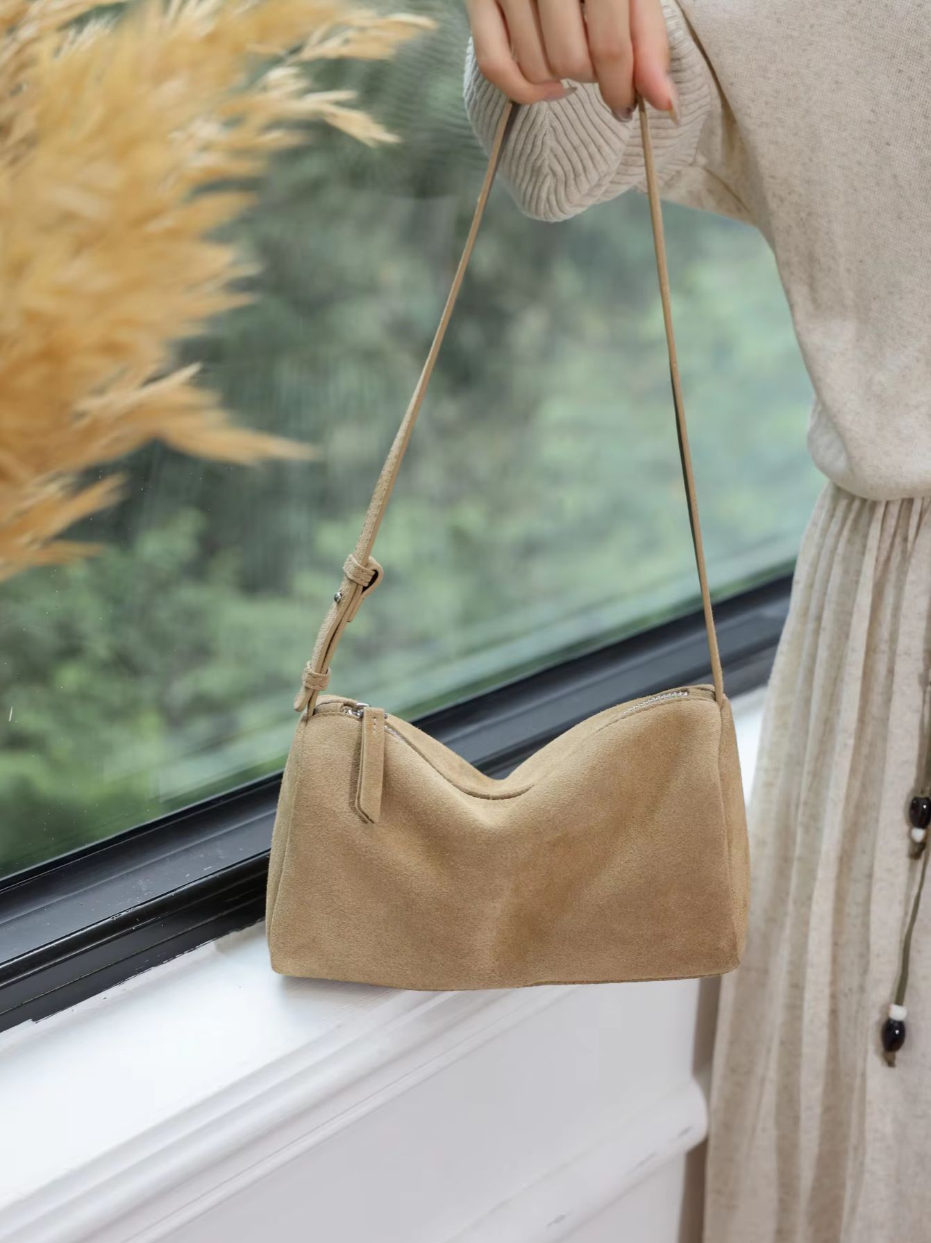 Women Bags 2026 Trends - マットスエード牛革シリンダーショルダークロスボディバッグレトロシンプルアンダーアームバッグレディースデイリーカジュアルジッパー付き小型ハンドバッグ2026