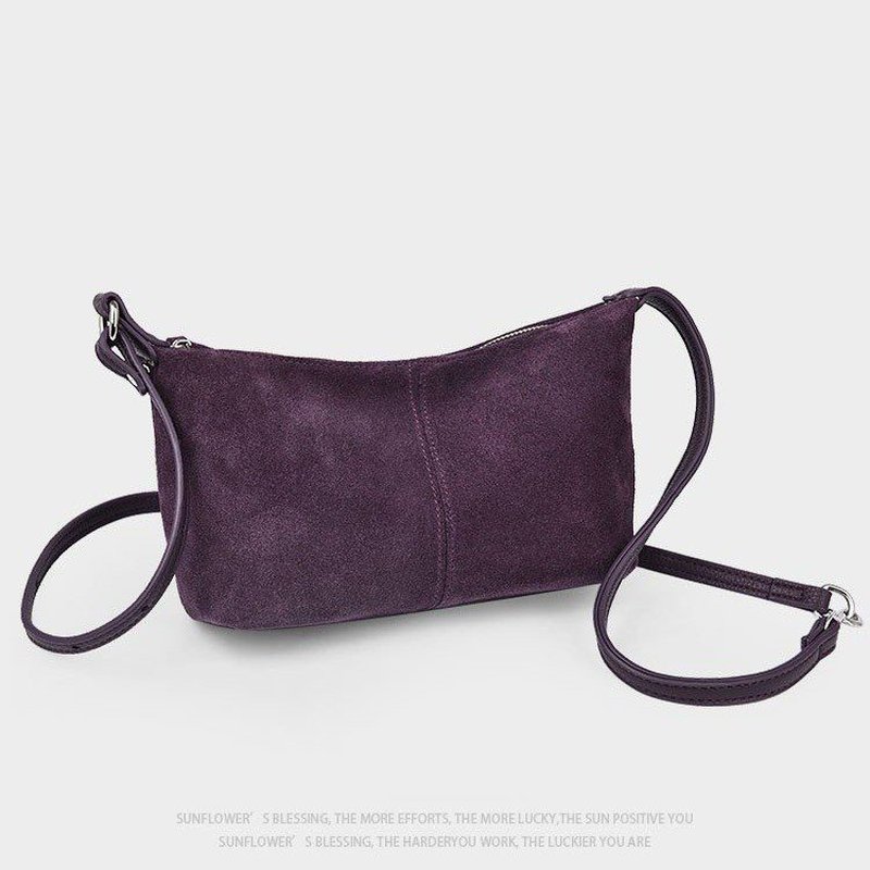 2026年新作。レトロなスエード素材の小ぶりなショルダーバッ - Women Bags 2026 Trends のレビューと価格