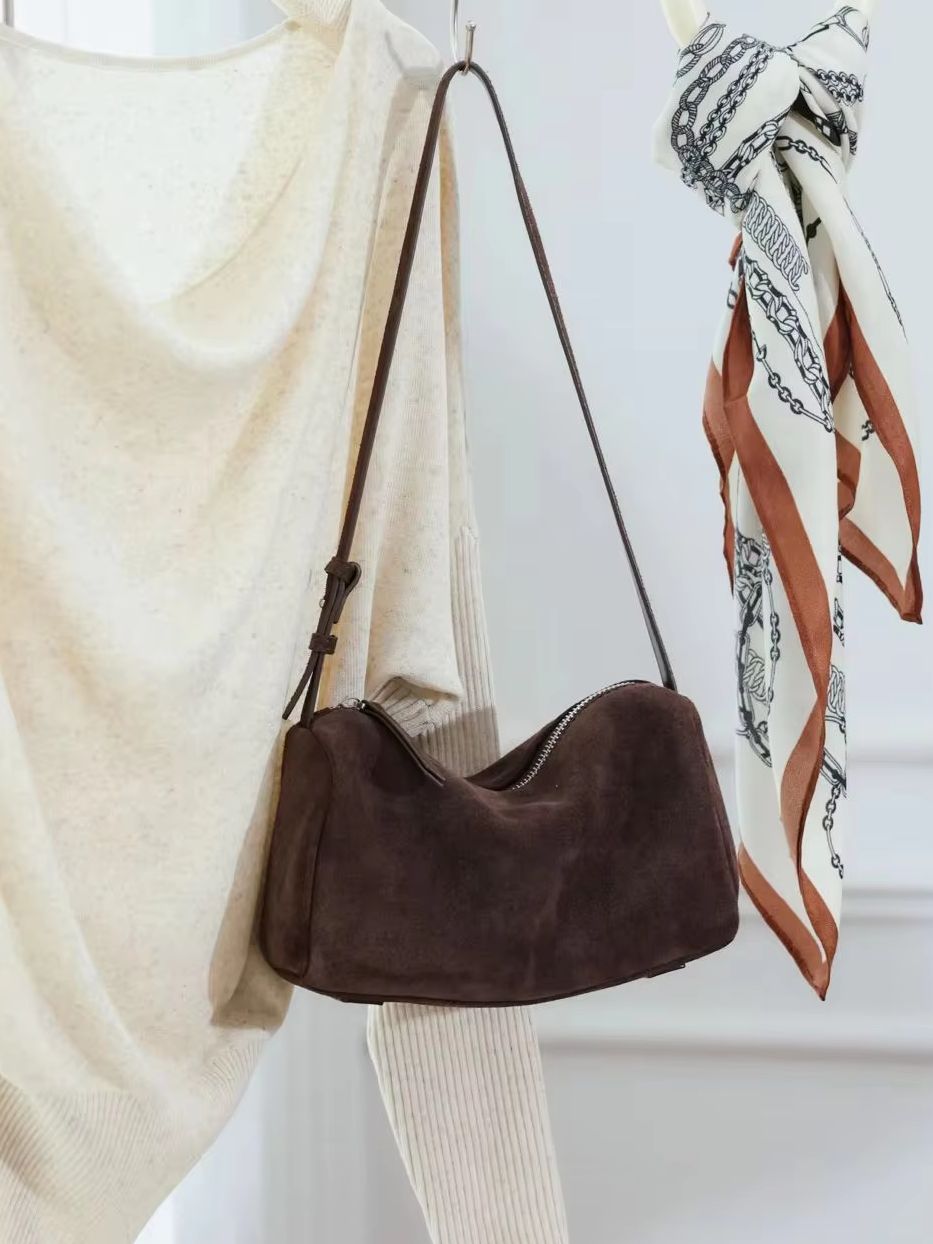 マットスエード牛革シリンダーショルダークロスボディバッグレト - Women Bags 2026 Trends のレビューと価格